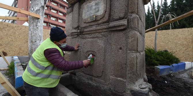 Tarihi çeşmeden ‘zula’ çıktı