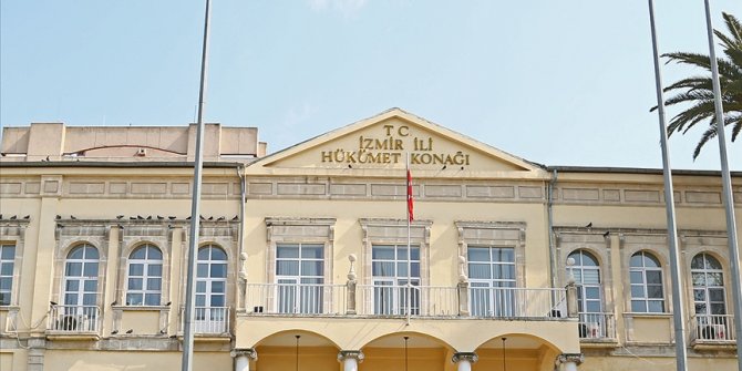 İzmir Valiliği vatandaşı darp ettiği iddia edilen polis hakkında soruşturma başlattı