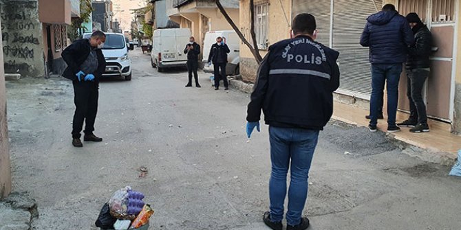 Adana'da sokağa ses bombası attılar