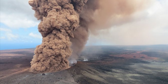 Hawaii'deki Kilauea Yanardağı faaliyete geçti