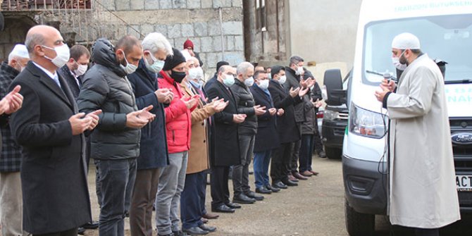 Cumhurbaşkanı Erdoğan'ın vefat eden yeğeni toprağa verildi