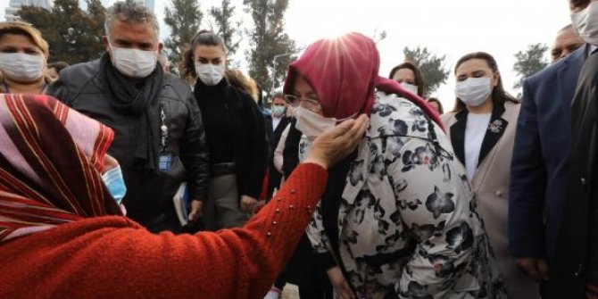 Bakan Selçuk, İzmir'de kurulan konteyner kenti ziyaret etti