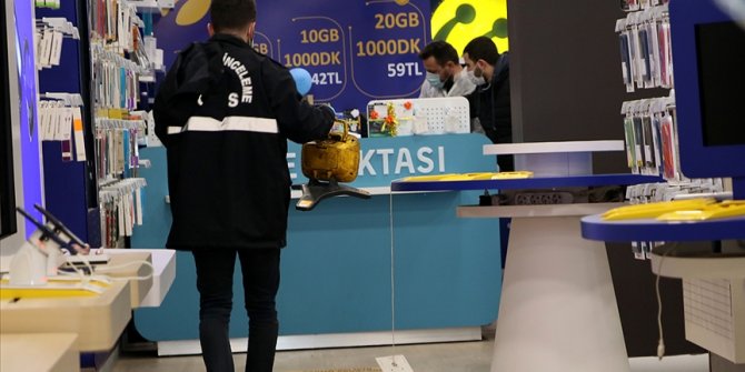 İzmir'de çaldıkları bisikletlerle geldikleri telefoncudan 25 cep telefonu çalan 3 şüpheli yakalandı
