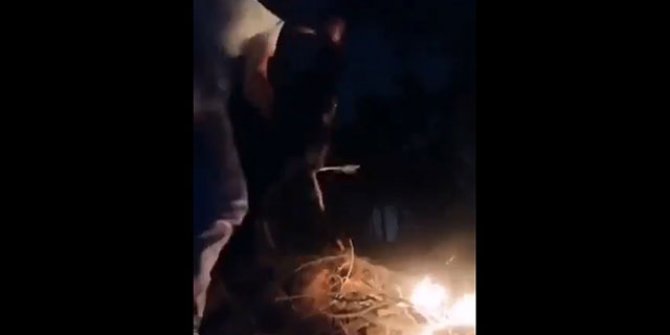 Tavuğun boğazını kestikten sonra ateşe attı, 'cinler alemi'ne adadığını söyledi