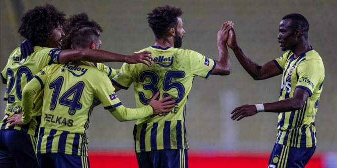 Fenerbahçe sahasında Medipol Başakşehir'e üstün