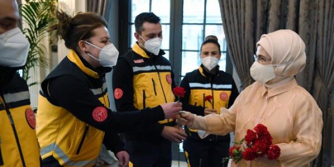 Emine Erdoğan, paramediklerin günlerini kutladı