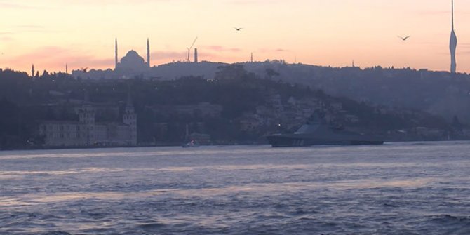 Rus Savaş Gemisi İstanbul Boğazı'ndan geçti