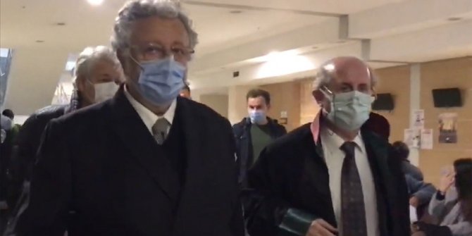 Oyuncular Müjdat Gezen ve Metin Akpınar'ın 'Cumhurbaşkanına hakaret' davası başladı