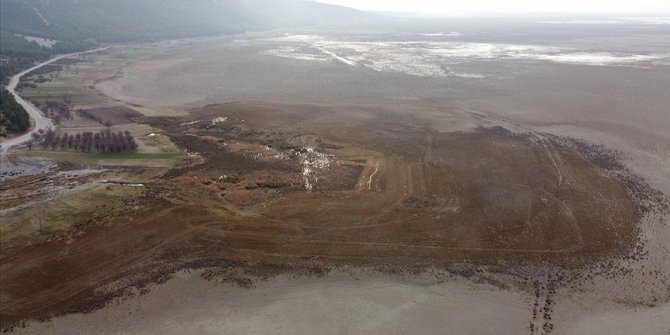 Kuş cenneti Acıgöl'de su seviyesi köylüleri endişelendirdi