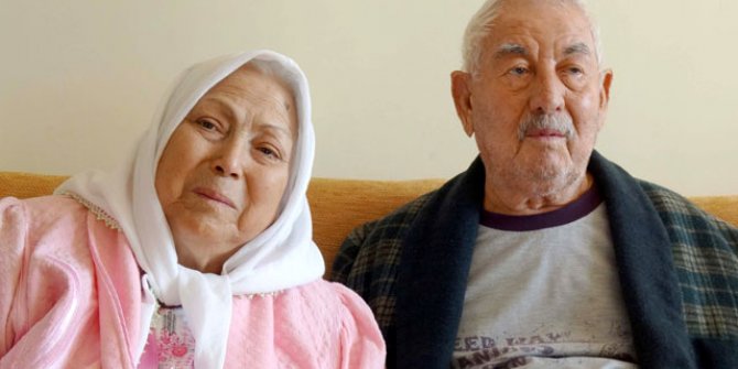 Biri 92 diğeri 82 yaşındaki çift, koronavirüsü yendi