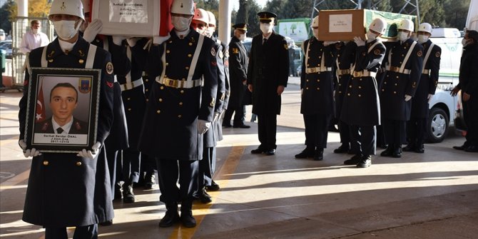 Şırnak'ta trafik kazasında hayatını kaybeden uzman çavuş ve ailesi toprağa verildi