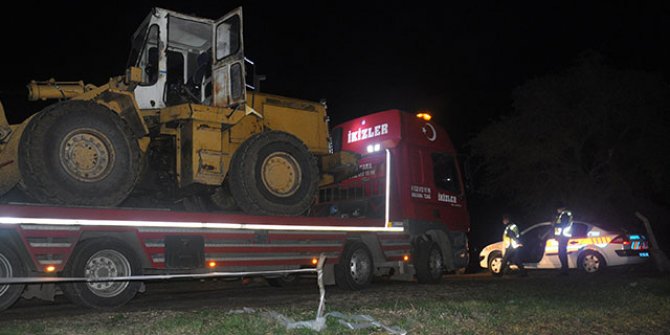 Çevresinde boş kovanlar bulunan iş makinesi, jandarmayı alarma geçirdi