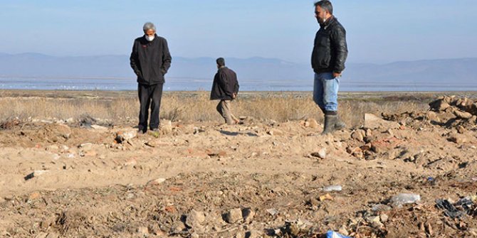 Doğa cenneti Marmara Gölü'ne hafriyat ve moloz döktüler