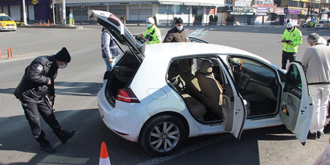 'Yeğenimi hastaneye götürüyorum' dediği otomobilden uyuşturucu çıktı