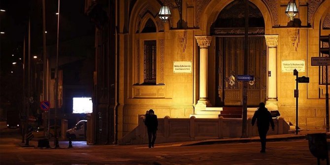 Türkiye genelinde hafta sonu kesintisiz uygulanan sokağa çıkma kısıtlaması sona erdi