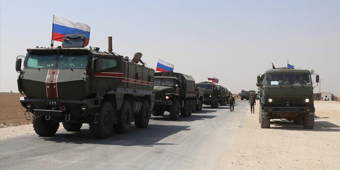 Rusya yüzlerce asker ve araçla Suriye'nin kuzeydoğusuna askeri yığınak yapıyor
