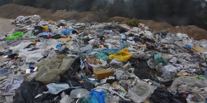 Kaçak moloz dökülen ormanlık alanda 'asbest' tehlikesi
