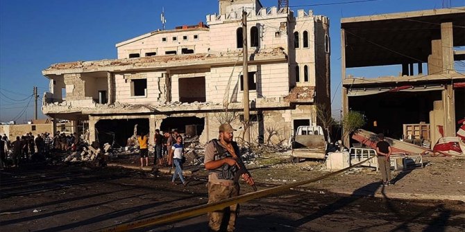 Suriye'nin kuzeyindeki Azez'de bombalı terör saldırılarında 2 sivil yaralandı
