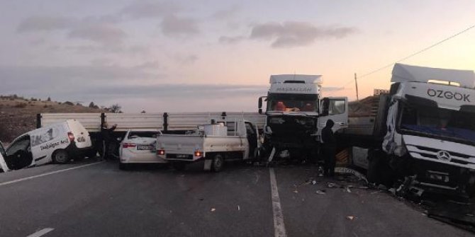 Gediz'de zincirleme trafik kazası: 5 yaralı