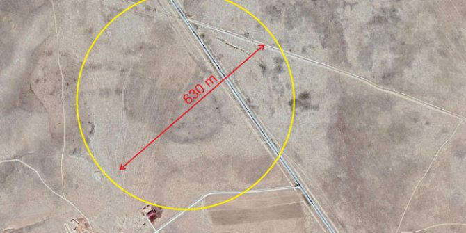 630 metre çapındaki obruğun üzerinden geçen yol taşınıyor
