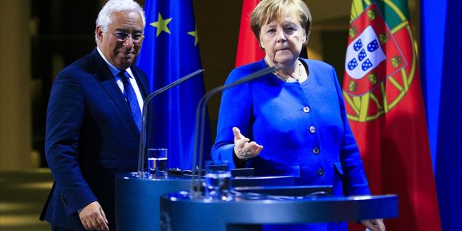 Almanya Başbakanı Merkel AB dönem başkanlığını Portekiz Başbakanı Costa'ya devretti