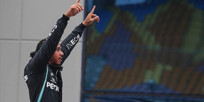 Formula 1 şampiyonu Lewis Hamilton'a şövalye unvanı verildi