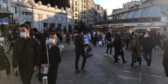 Taksim Meydan'ında sokağa çıkma yasağı öncesi yoğunluk