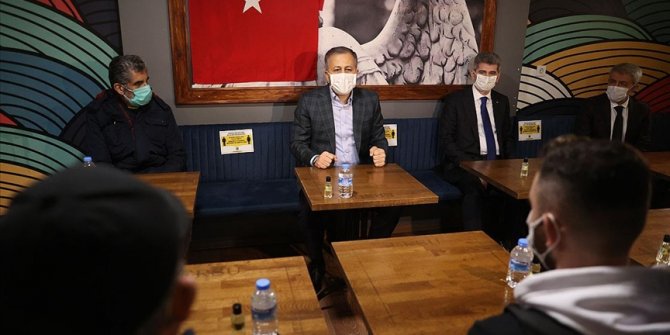 İstanbul Valisi Yerlikaya ve İçişleri Bakan Yardımcısı İnce, evsiz vatandaşları ziyaret etti