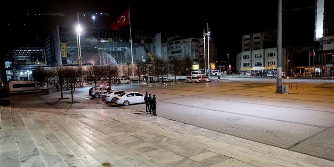 İstanbul yeni yılı Kovid-19'un gölgesinde sessiz karşıladı