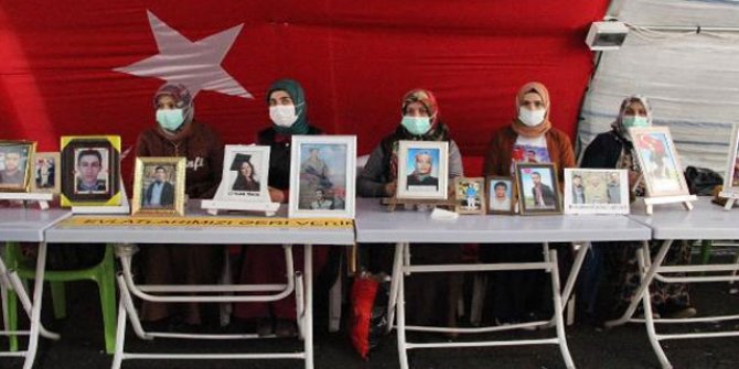Evlat nöbetindeki annelerin yeni yılda tek dilekleri çocuklarına kavuşmak