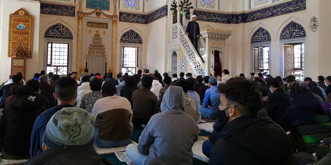 Japonya'da yılbaşı tatili cuma gününe denk gelince Müslümanlar Tokyo Camisi'ne akın etti