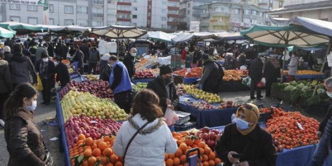 Ankara'da kısıtlama sonrası semt pazarlarında yoğunluk
