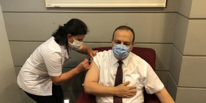 Bursa Valisi Canbolat, aşının ikinci dozunu oldu
