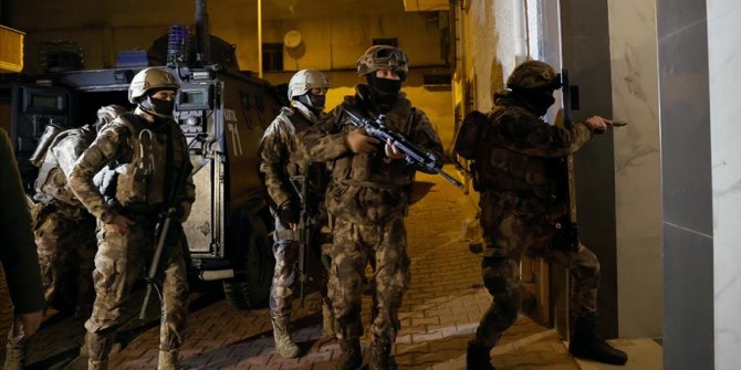 İstanbul'da uyuşturucu satıcılarına yönelik operasyonda 36 şüpheli yakalandı