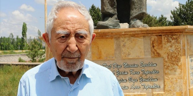 ABD'de yaşayan Türk halk bilimci İlhan Başgöz, ambulans uçakla Türkiye'ye gönderildi