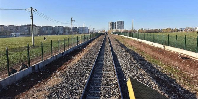 Can ve mal kaybı demir yolu etrafına çekilen çitle önlenecek
