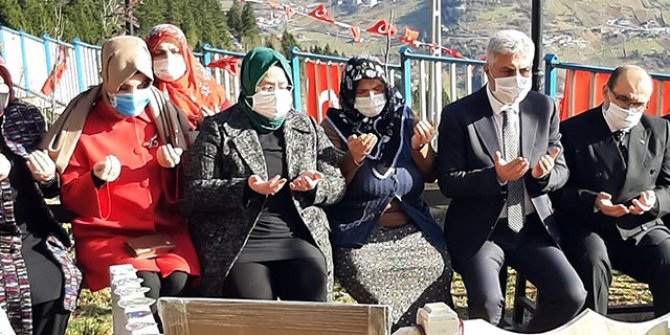 Bakan Selçuk, Eren Bülbül’ün kabrini ziyaret etti