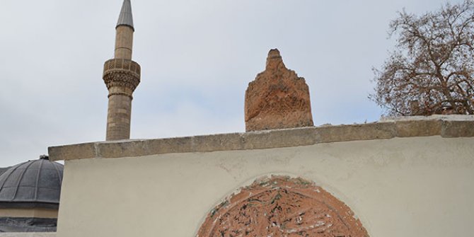227 yıllık camideki restorasyonda Osmanlı duvar motifleri ortaya çıktı
