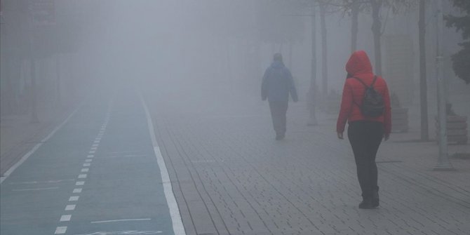 Bolu'da sis nedeniyle görüş mesafesi 30 metreye kadar düştü