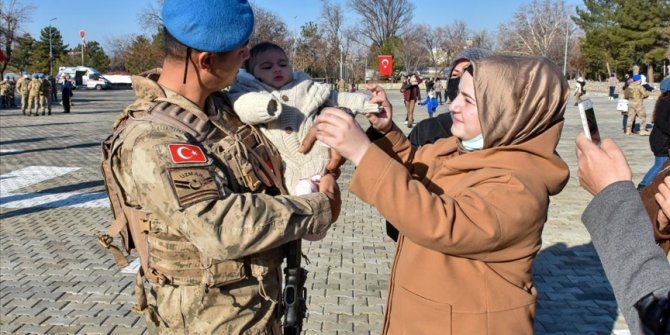 Diyarbakır'da 258 Mehmetçik Suriye'ye uğurlandı