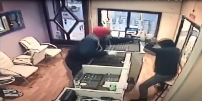 Başkentte yakalanan iki gasp şüphelisi tutuklandı
