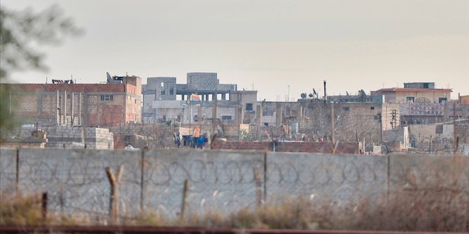 Terör örgütü YPG/PKK Kamışlı ilçesinde Esed rejimi güçlerini kuşatmada tutuyor