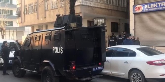Diyarbakır'da bir evde 3 kişinin cesedi bulundu