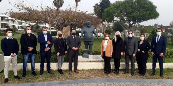 Anavatan Partisi'nden Özal'ın heykeline maske takılmasına tepki