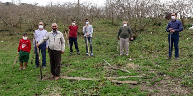 Mahalleye inen kurtlar için sopalı, baltalı nöbet