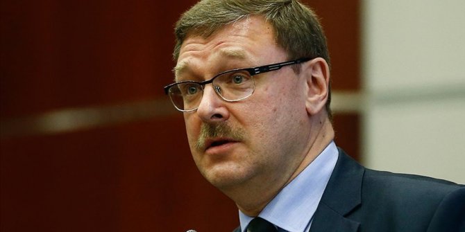Rus Senatör Kosaçev: Amerikan demokrasisi her iki ayağının üzerinde topallıyor