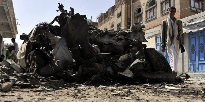 Yemen'in Aden kentinde ayrılıkçı milislerin askeri kampı önünde patlama