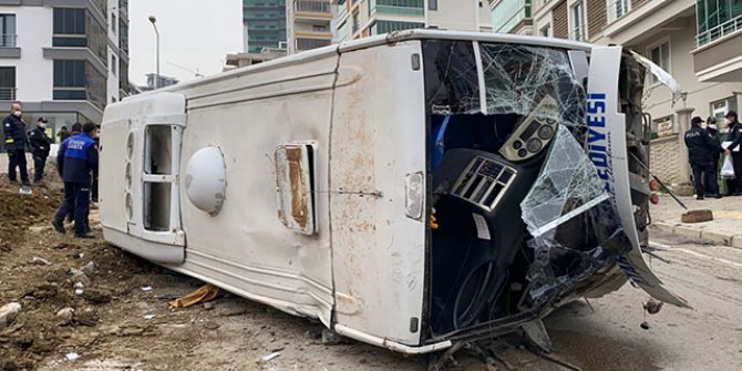 Belediye işçilerini taşıyan midibüs devrildi; 2 ölü, 16 yaralı