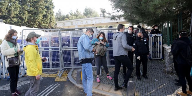 Boğaziçi Üniversitesi önündeki gösterilere ilişkin gözaltına alınan 21 kişi adliyeye sevk edildi