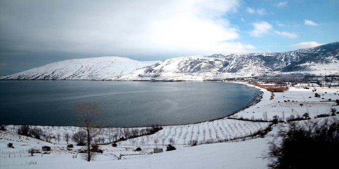Van Gölü'nün eşsiz güzellikteki koyları görsel şölen sunuyor